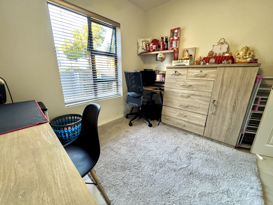 To Let 2 Bedroom Property for Rent in Burgundy Estate Western Cape